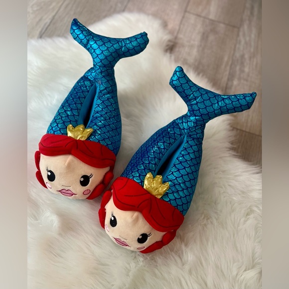 ADULT SLIPPERS | Little Mermaid Ariel Novelty Fin Slippers (Women’s 8-9) - Picture 1 of 6